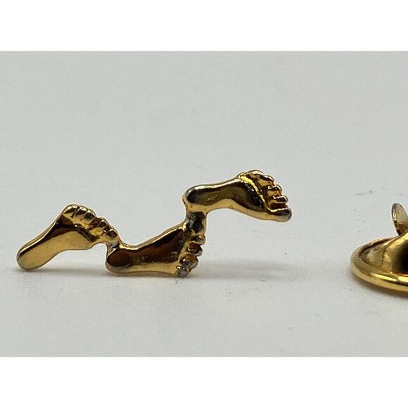 Gold-Tone "Footprints In The Sand" Hat, Lapel Pin! - Picture 4 of 11